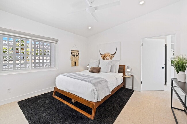 Building Photo - 38951 Bel Air Dr