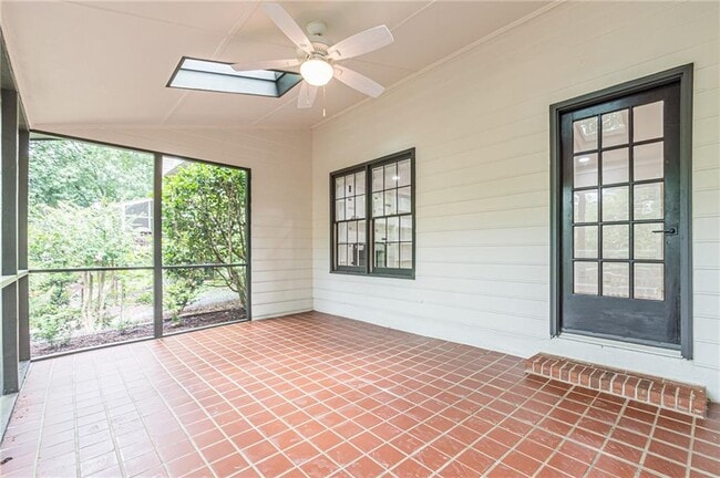 Building Photo - 2911 Bentwood Dr