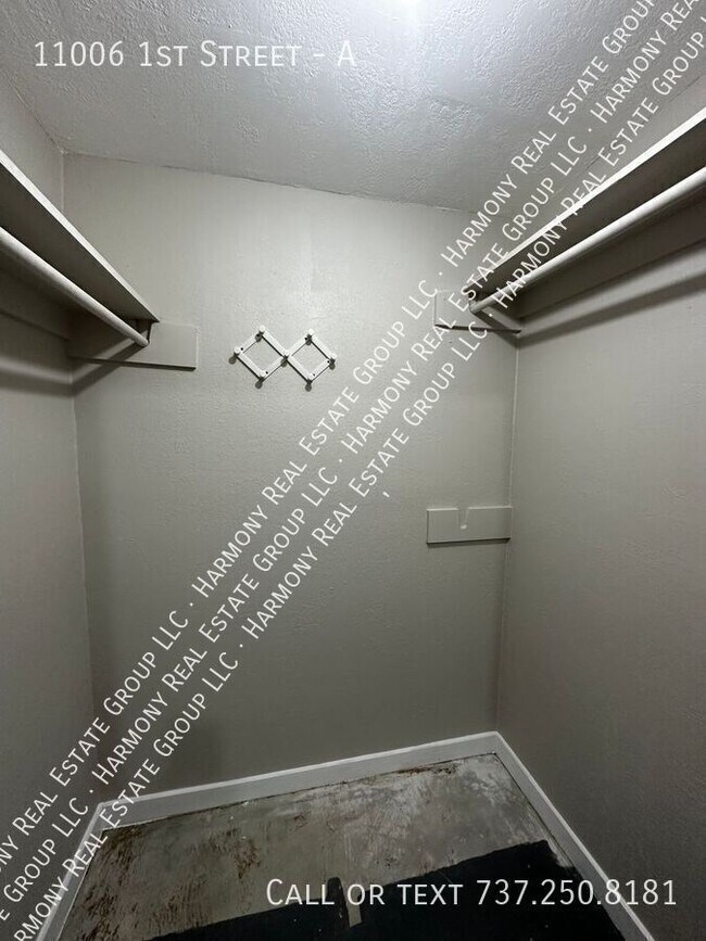 Building Photo - 11006 1st St