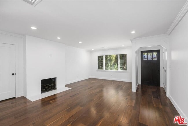 Building Photo - 645 N Sierra Bonita Ave