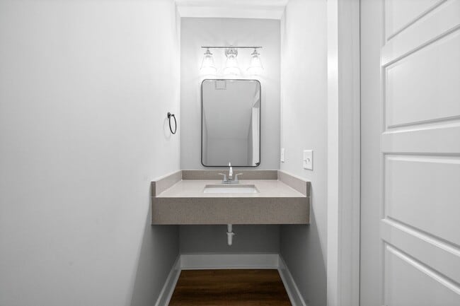 Building Photo - Gorgeous 3 Story 4 Bedroom Pet Friendly Home For Rent!