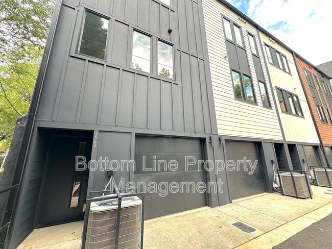 Building Photo - 1352 Briar Creek Rd