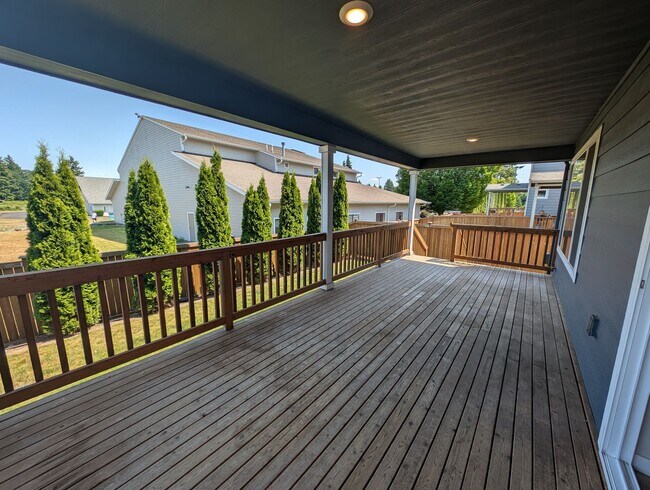 Building Photo - LIKE-NEW 4 bedroom home in Lacey!