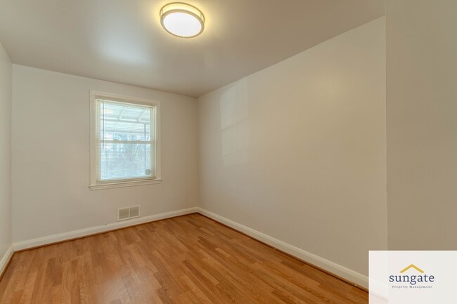 Building Photo - 751 Yale Ave