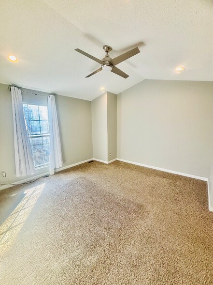 Building Photo - 12053 E Hoye Dr