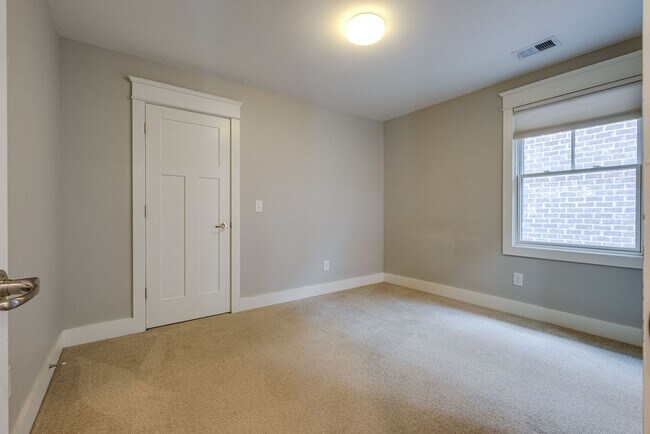 Building Photo - Beautiful build in Cleveland Park (Downtown Nashville)