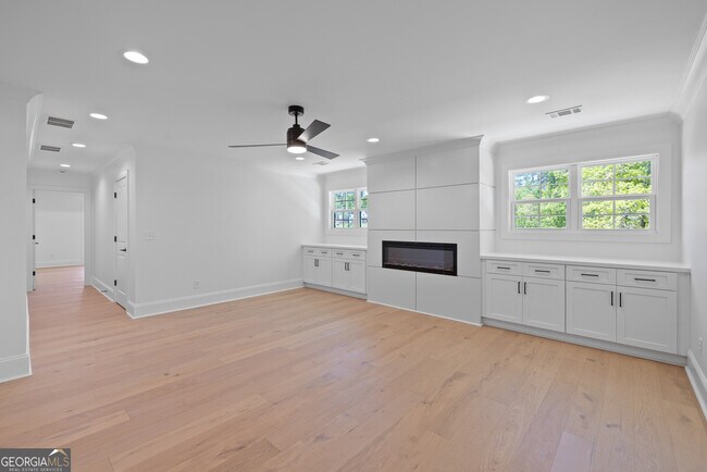 Building Photo - 1270 Glen Eagle Dr