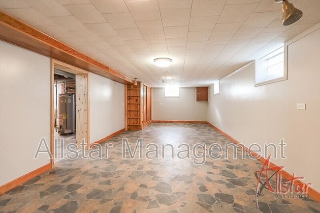 Building Photo - 9113 Outlook Dr