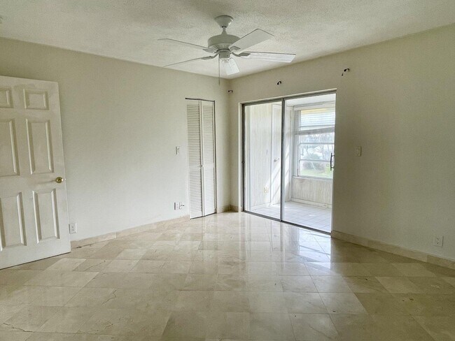Building Photo - 5520 N Ocean Blvd