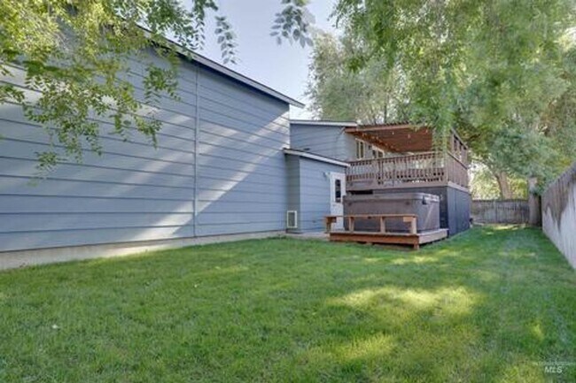 Building Photo - 4 Bedroom 2 Bath Home Boise North End