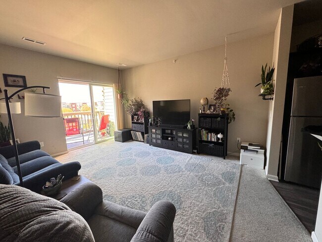 Building Photo - Comfortable Condo in Swan Creek