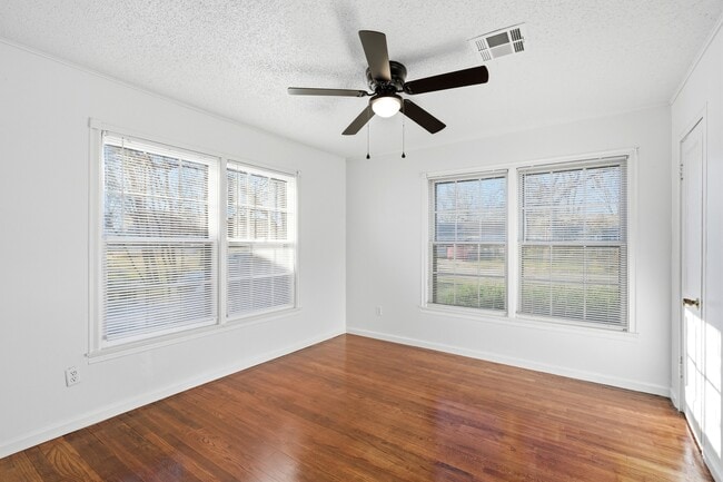 Building Photo - 4020 Maple Ave