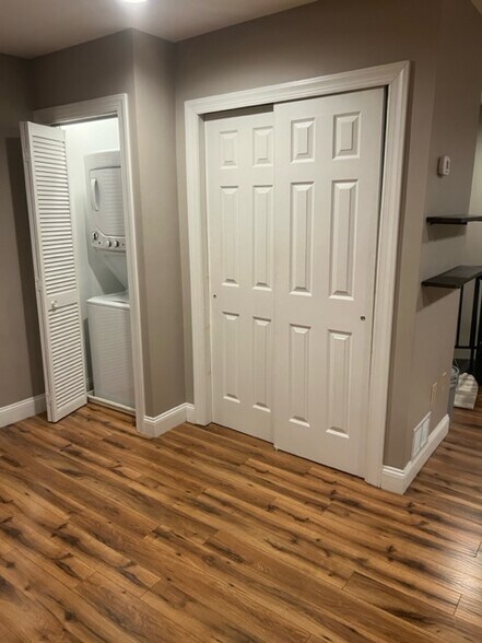 Building Photo - 214 Bridge Street #5