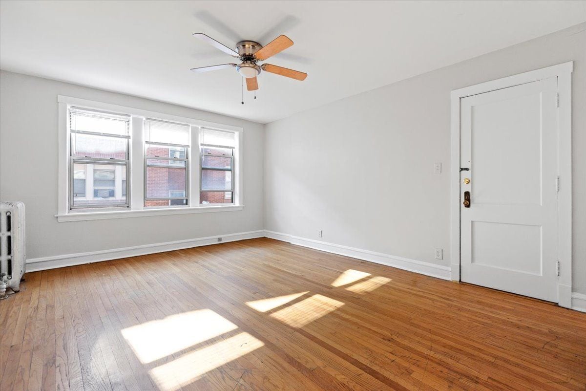 Building Photo - 2342 W Touhy Ave