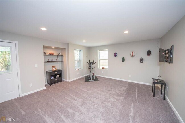 Building Photo - Hurry and show this 5 bedroom, 3 full bath home on a finished basement!!! Move in ready in desira...