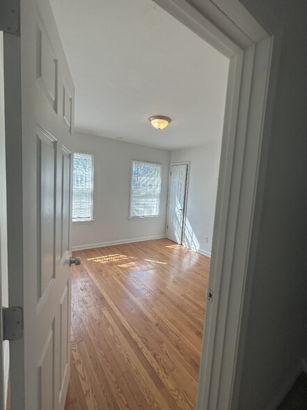 Building Photo - 8045 Busiek Ave