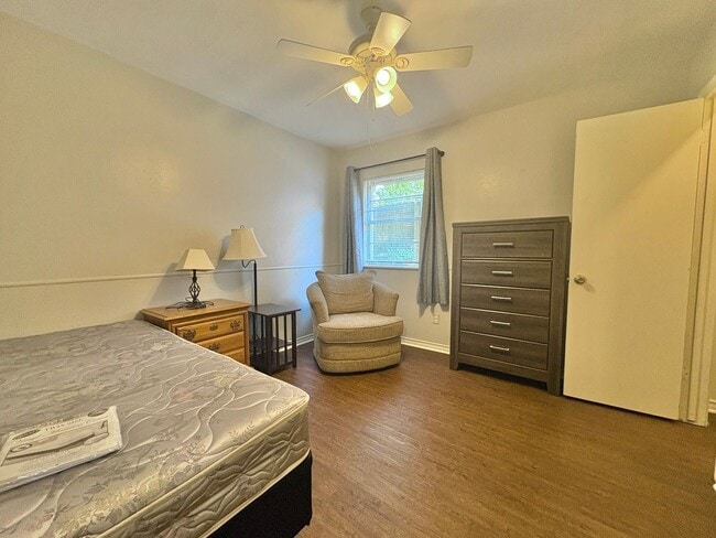 Building Photo - Spacious 3-Bed, 2-Bath Home with Large Sho...