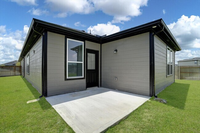 Building Photo - 511 Louis Ln