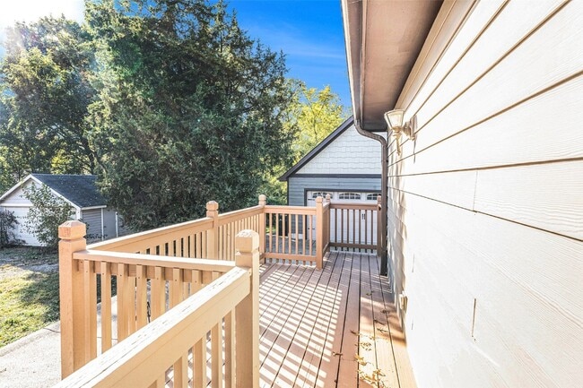 Building Photo - 51 S Laclede Station Rd