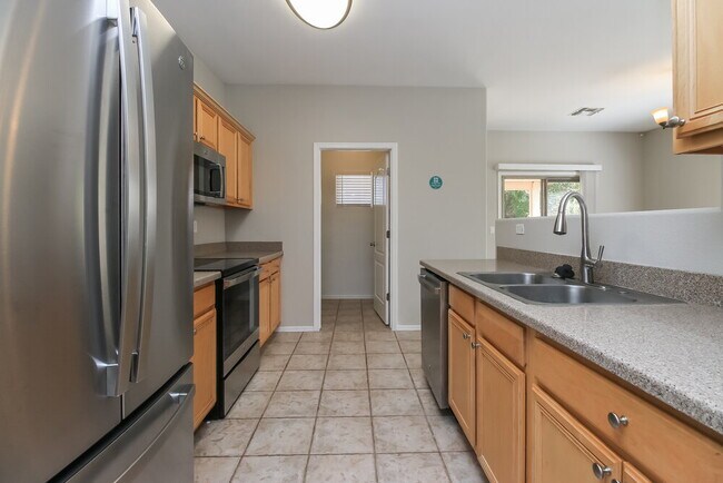 Building Photo - 751 E Horizon Heights Dr
