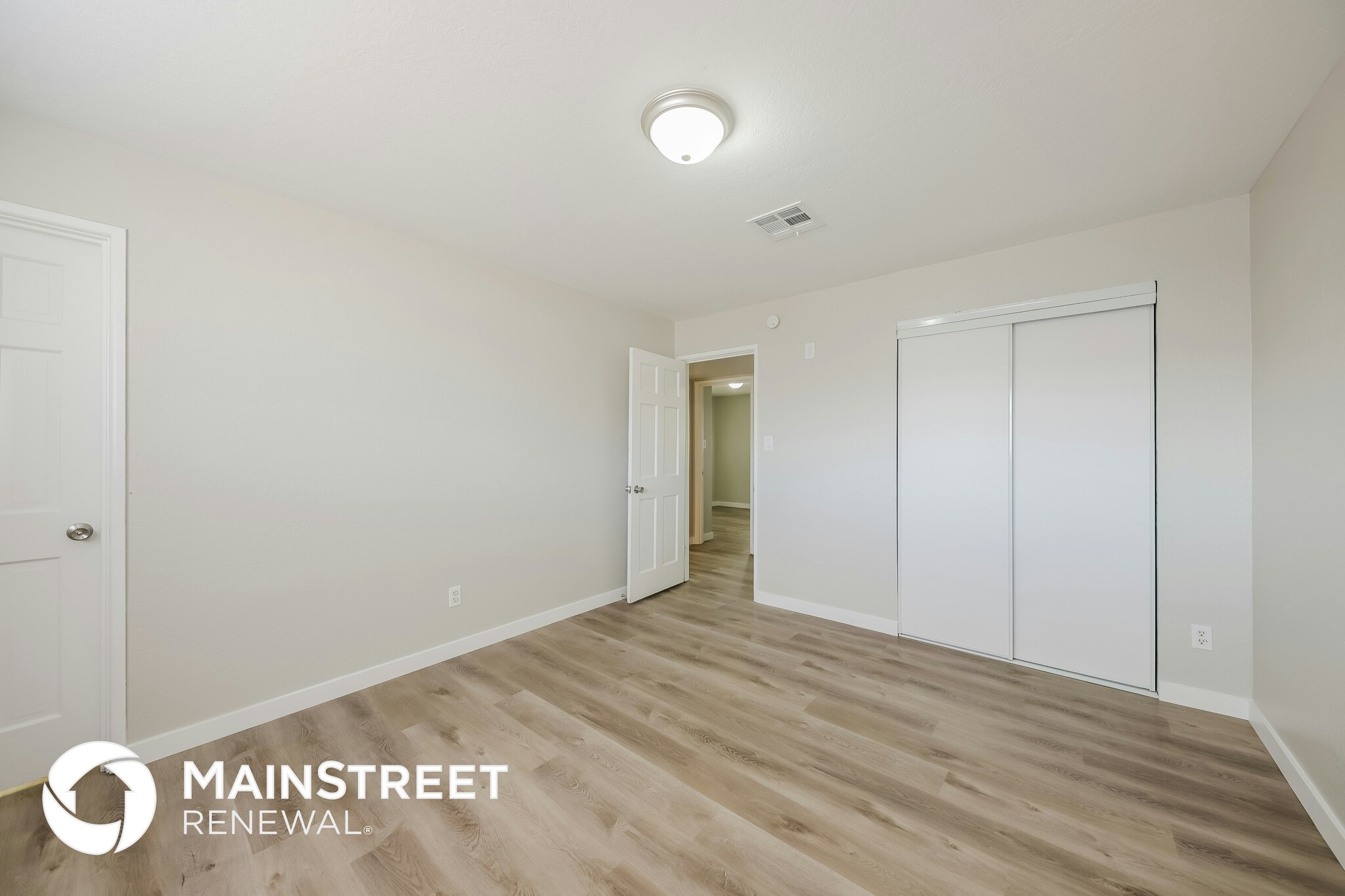 Building Photo - 4749 N 39th Dr