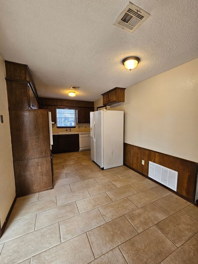 Building Photo - (3) Bed/(1.5) Bath in NE Norman Avail NOW!