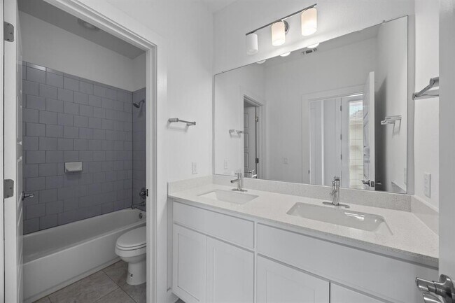 Building Photo - 2222 Simond Ave
