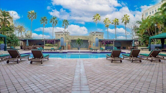 Building Photo - 520 SE 5 Ave