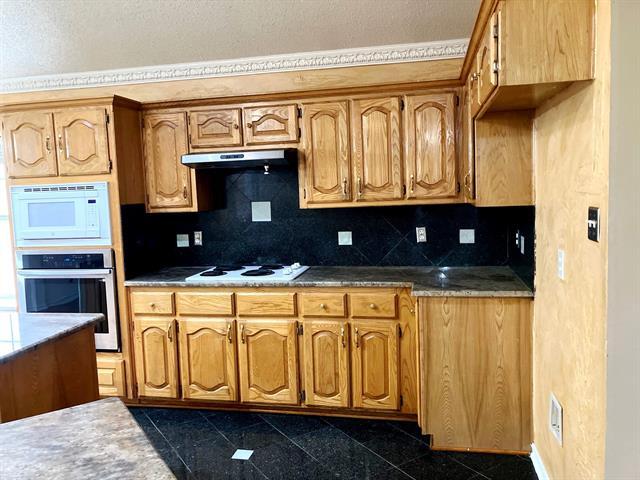 Building Photo - 3711 Blossom Dr