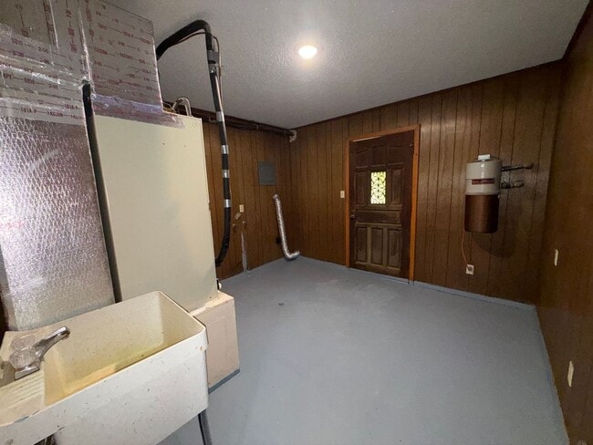 Building Photo - Milton / Pace - 3 bedroom, 2 bathroom