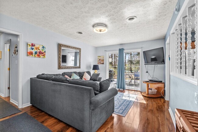 Building Photo - 4 Bed/2 Bath Furnished Single Family Home in Surfside 1 Mile to the Beach By Golf Cart!