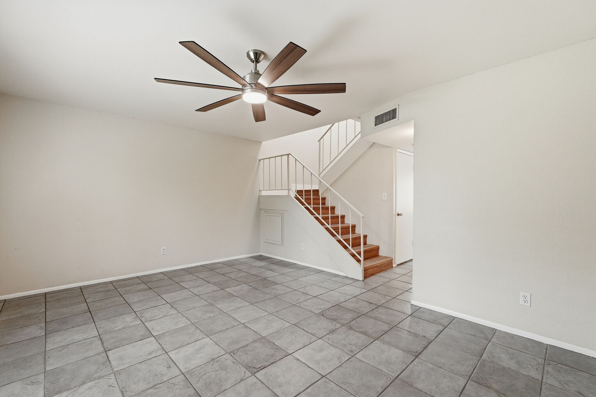 Building Photo - 31 W Pasadena Ave