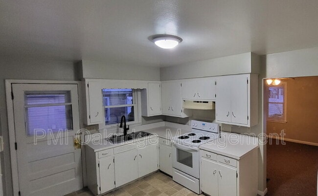 Building Photo - 446 N Madison St