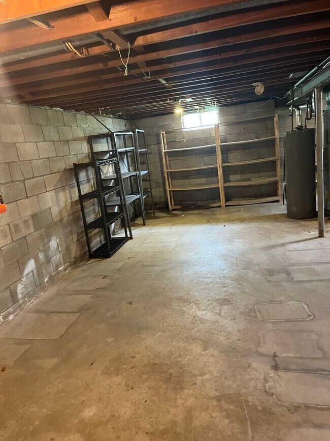 Building Photo - 1620 Guernsey Ct