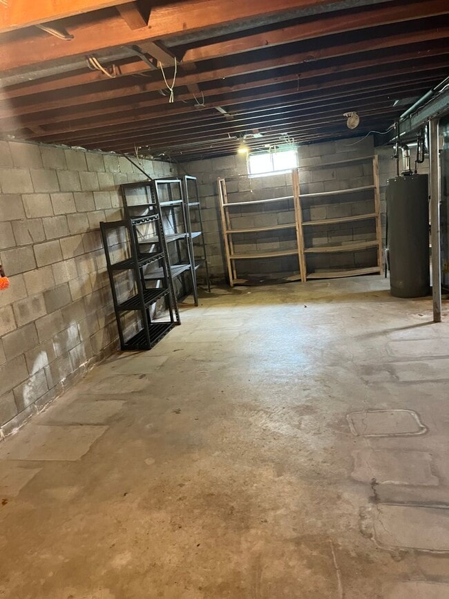 Building Photo - 2 Bedroom 1 Bath Condo