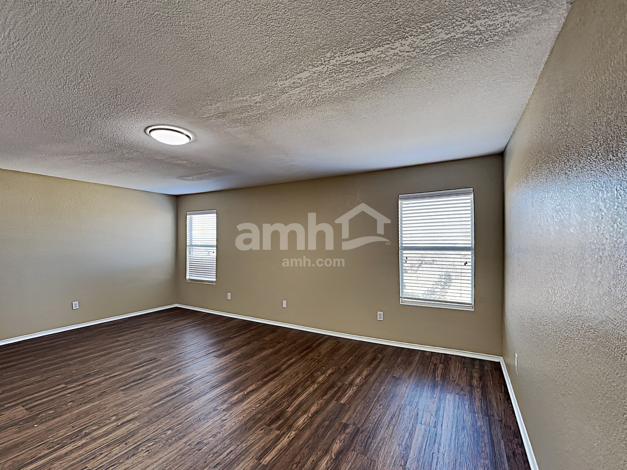 Building Photo - 8505 Hawkview Dr