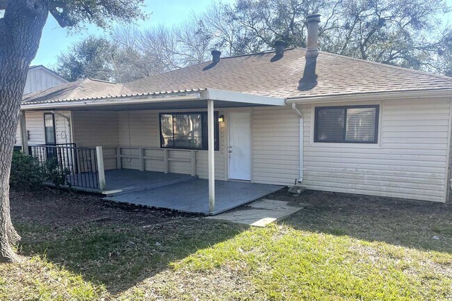 Building Photo - 1819 Pilgrims Point Dr