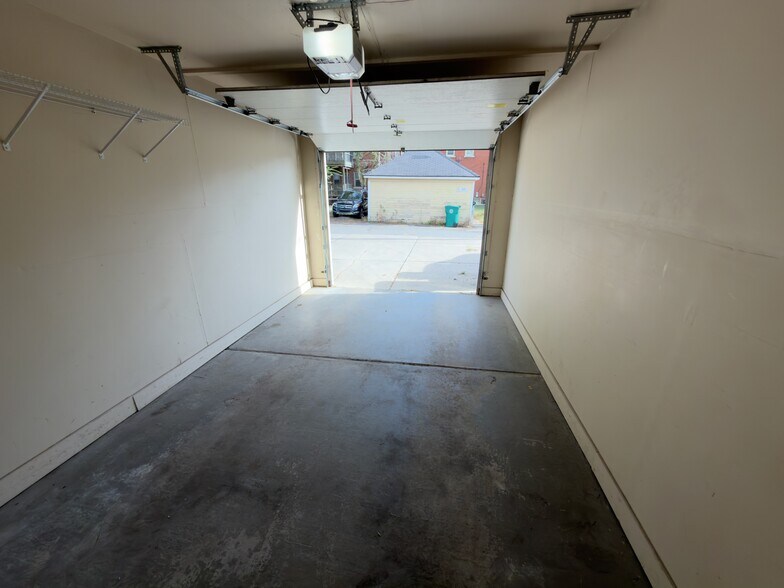 Building Photo - 846 Beaconsfield Ave