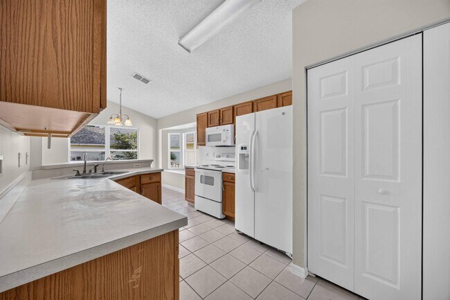 Building Photo - 2364 Paulette Dr