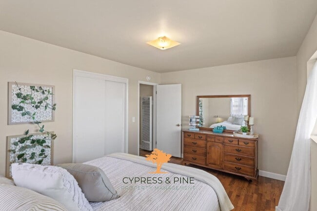 Building Photo - "Charming 3-Bedroom Coastal Retreat on Yos...
