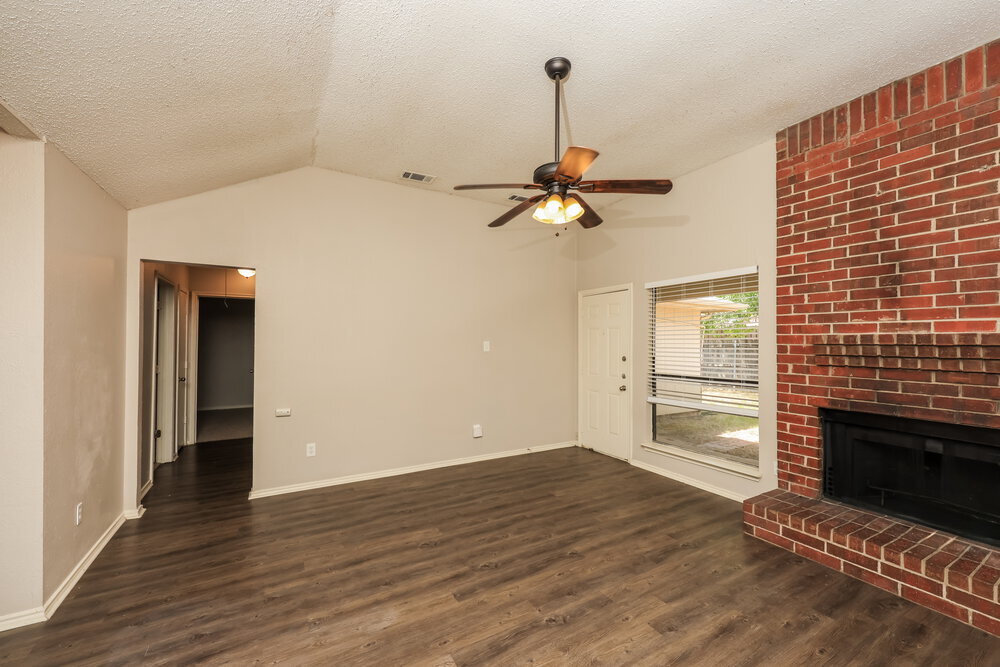 Building Photo - 2605 Hartford Ln