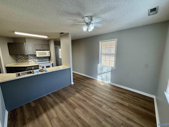 Building Photo - 17171 New Cut Rd