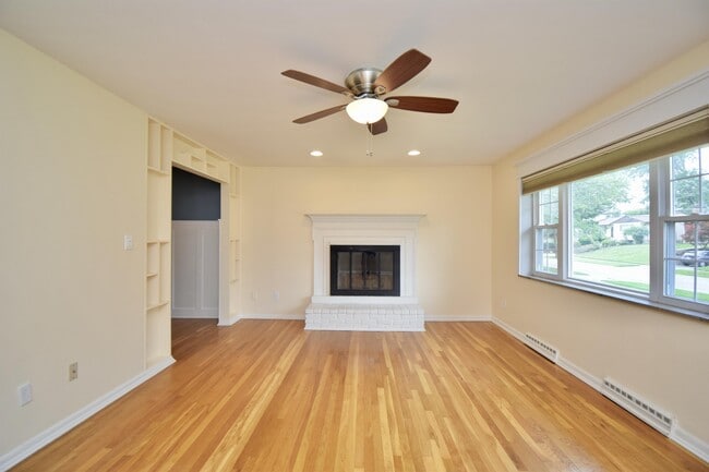 Building Photo - 7236 Longfield Dr