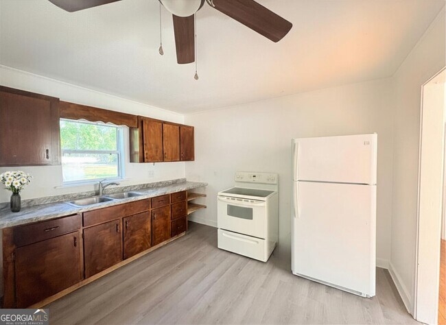 Building Photo - 600 Margaret St