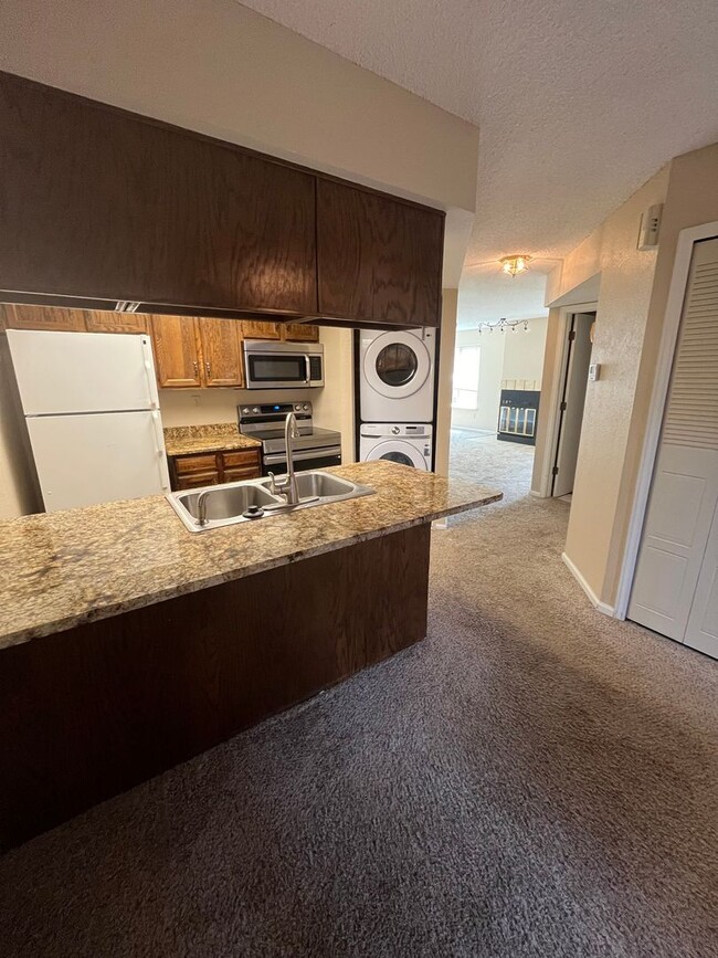 Building Photo - 2bd/2bath Condo, A Boulder Gem with recent...