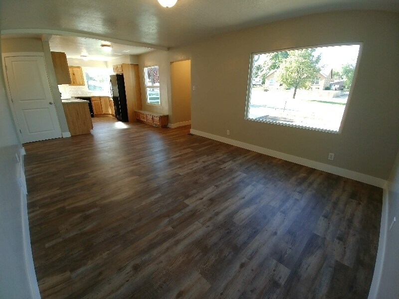 Building Photo - 383 E 400 N