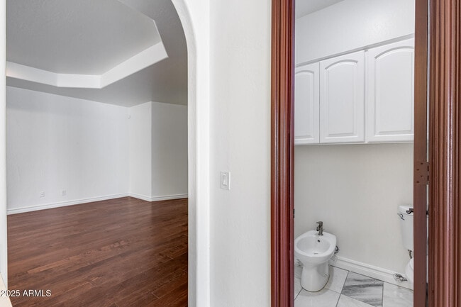 Building Photo - 8303 N 61st Pl