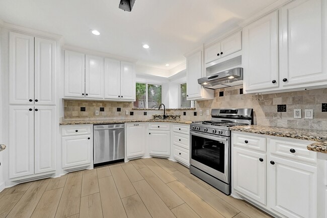 Building Photo - 725 Talmalge Hall Dr