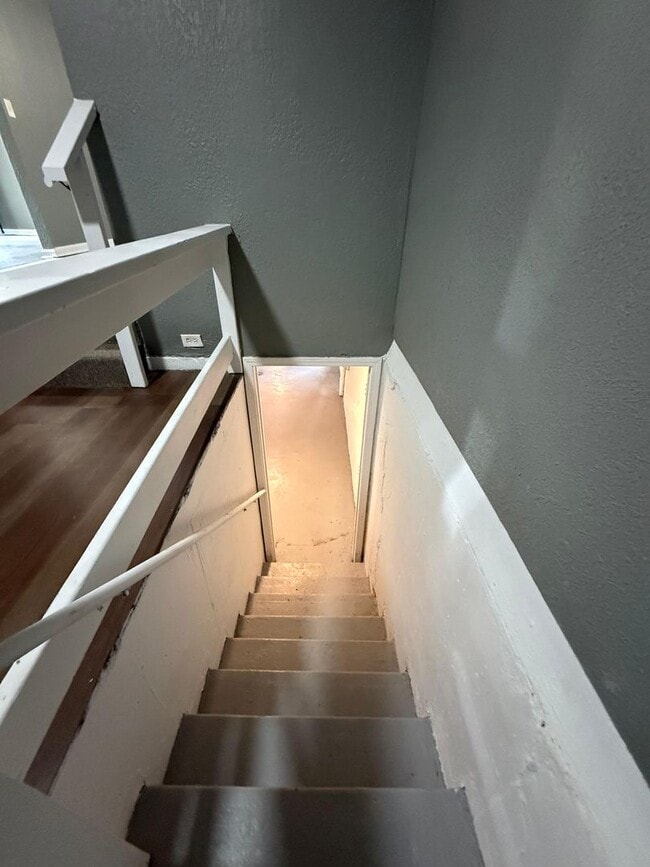 Building Photo - 4 bedroom 1 bathroom spacious property. Beautiful home section 8 ready. If you would like to view...