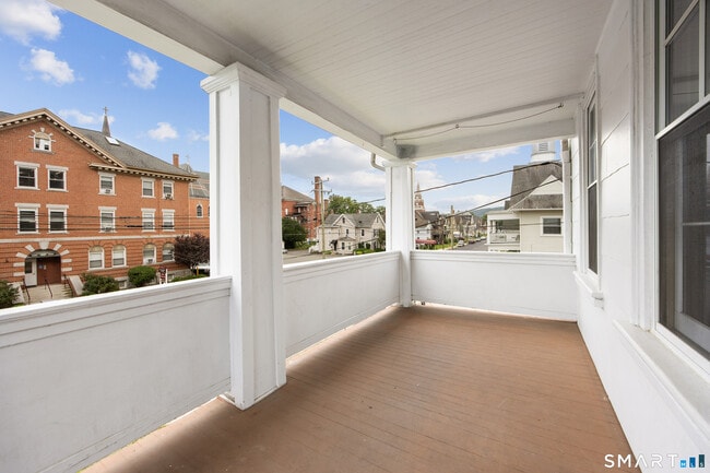 Building Photo - 226 Meadow St